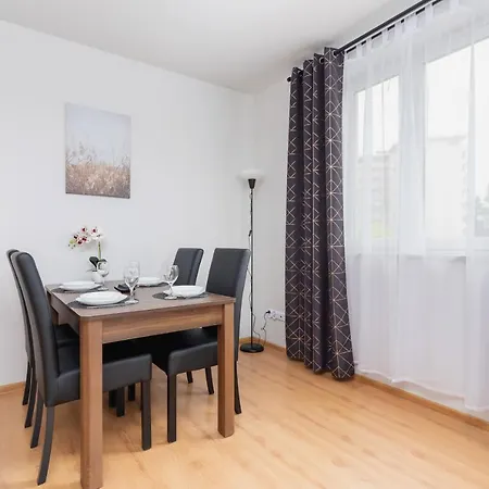 Cozy With Balcony Chmieleniec By Renters Krakau