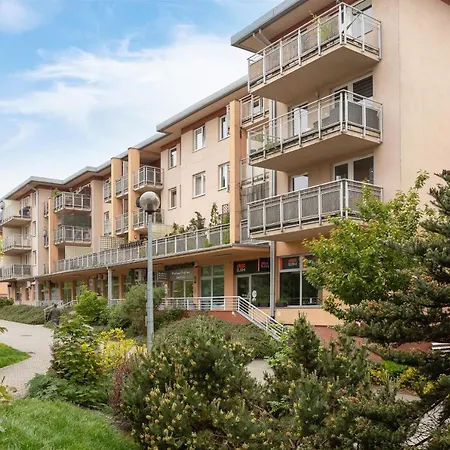 Cozy With Balcony Chmieleniec By Renters *