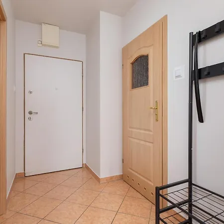 Apartament Cozy With Balcony Chmieleniec By Renters *