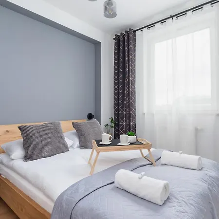 Cozy With Balcony Chmieleniec By Renters Apartament