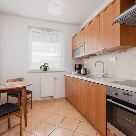 Cozy With Balcony Chmieleniec By Renters Apartament