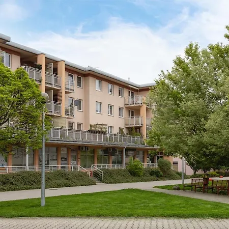 Cozy With Balcony Chmieleniec By Renters *