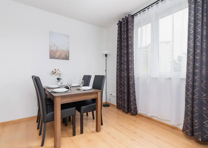 Cozy With Balcony Chmieleniec By Renters Cracovie